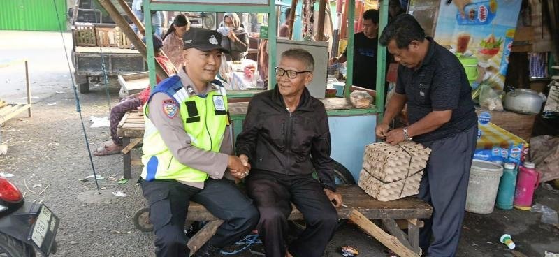 Anggota Polisi Polsek Telagasari Himbau Warga Waspada TPPO di Lingkungan Masyarakat