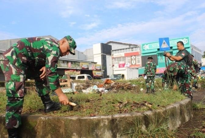 Gotong Royong Bersihkan Pasar, TNI–Polri dan Warga Kuningan Rawat Ruang Publik Bersama 