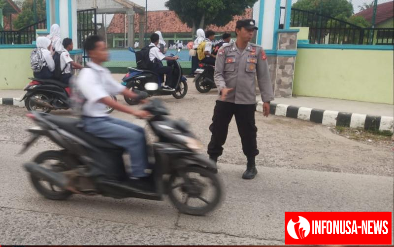 Potret Pelayanan Humanis Polisi di Depan Sekolah, Pantau Pelajar Masuk Sekolah