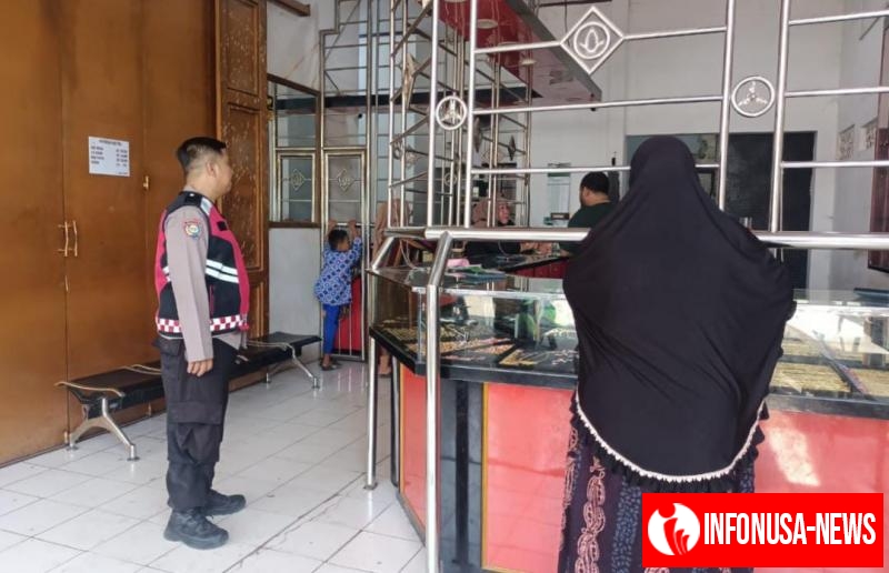 Upaya Bripka Ilham Gumelar Giat Patroli Prekat Ditoko Perhiasan dilaksanakan Personil Polsek Tempuran Res Karawang.