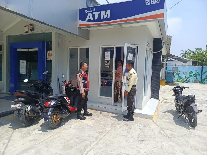 Personil Polsek Tempuran Res Karawang Periksa Fasilitas Perbankan Siang hari, Guna Antisifasi C3 dan Guankamtibmas.