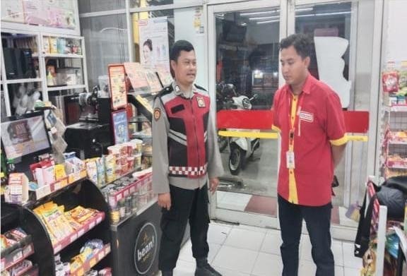 Giat Patroli Perekat Supermarket Alfamart Gempol Guna Antisipasi Kejahatan