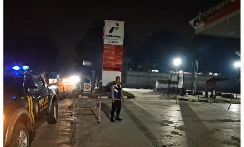 Polsek Pangkalan Laksanakan Patroli Perintis, Cek Kondusifitas Objek Vital SPBU Pertamina Tetap Aman