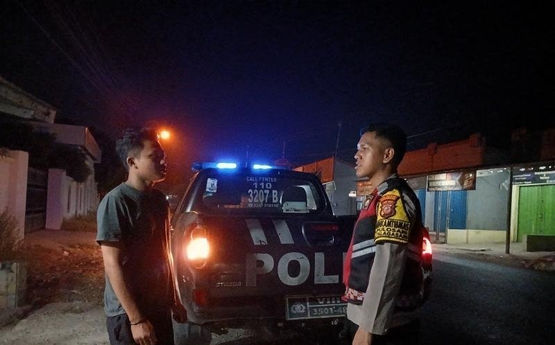 Jaga Kondusivitas Lingkungan, Bhabinkamtibmas Polsek Telagasari Gencar Lakukan Patroli Malam