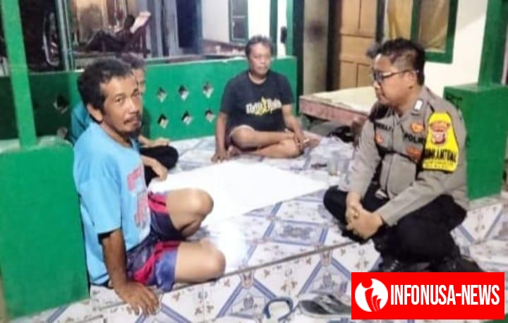Bhabinkamtibmas Polsek Klari Ngawangkong Kamtibmas Bareng Warga Saat Ronda Malam