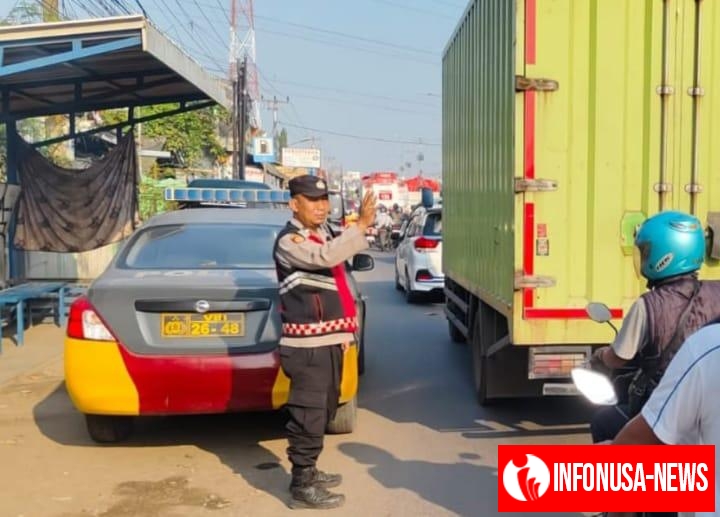 Unit Samapta Polsek Klari Melaksanakan Pengaturan Lalu Lintas Didepan Kantor Kecamatan