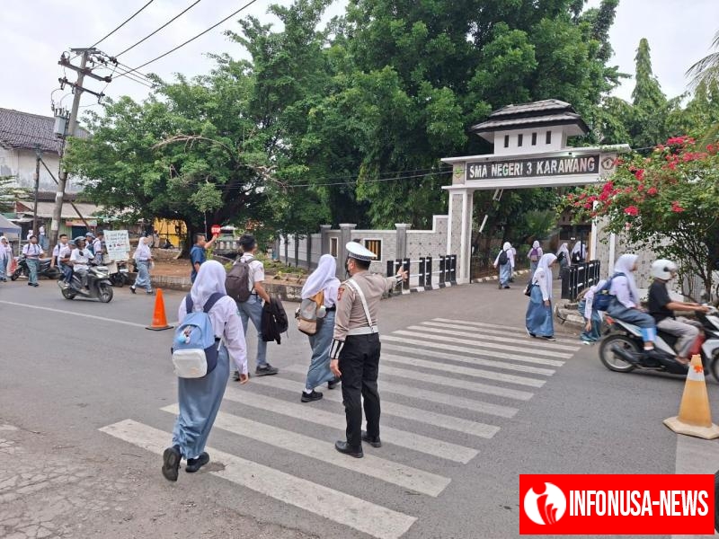 Dedikasi Polantas saat Atur Lalu Lintas, Guna Antisipasi Kemacetan di Jalan Raya Karawang