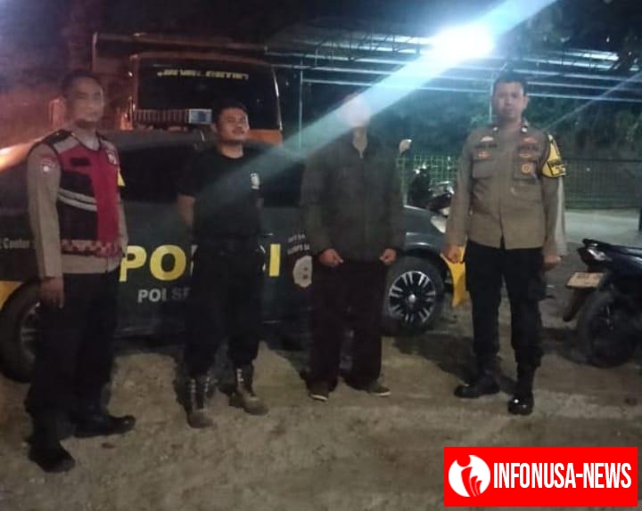 Sambangi Warga Saat Patroli Malam, Personil Polsek Klari Sampaikan Pesan Kamtibmas