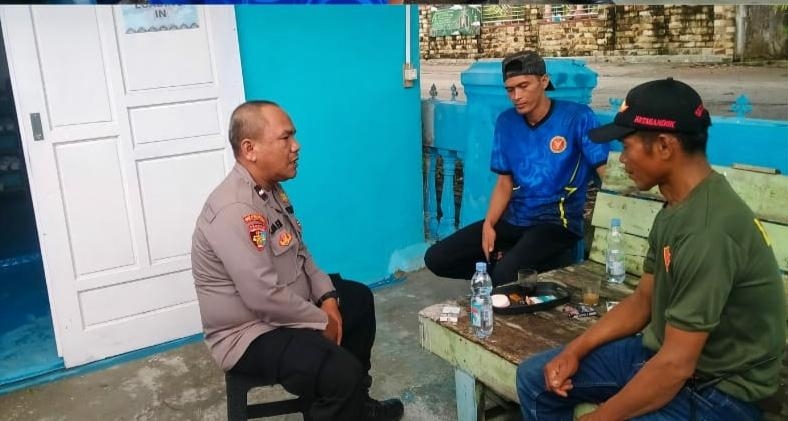 Jalin Silaturahmi, Bhabinkamtibmas Polsek Rengasdengklok Giat Sambang Warga Desa Binaan