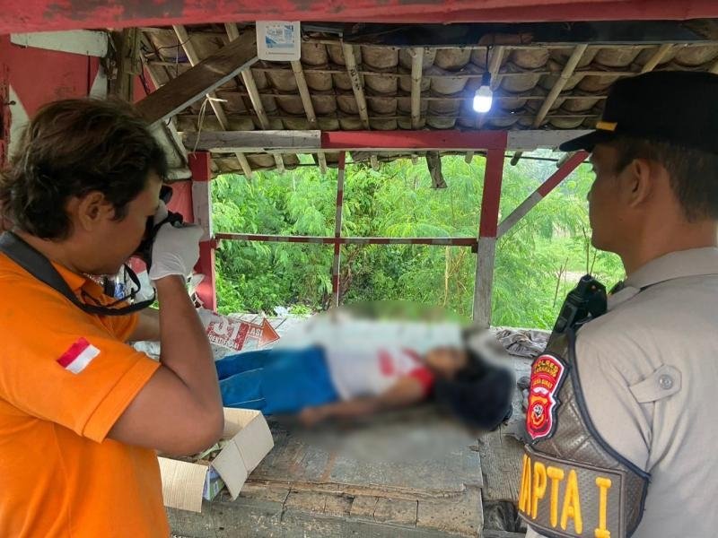 Wanita Tanpa Identitas Ditemukan Tak Bernyawa di Pos Ronda Karawang Kulon