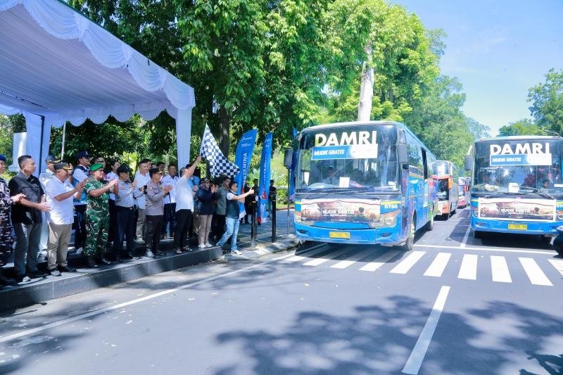 Kapolda NTB Hadiri Pelepasan Mudik Gratis Pemprov NTB