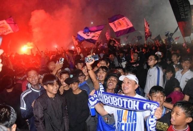 Satu Biru di Pandapa: Warga Kuningan Diajak Nobar Persib Bersama Bupati
