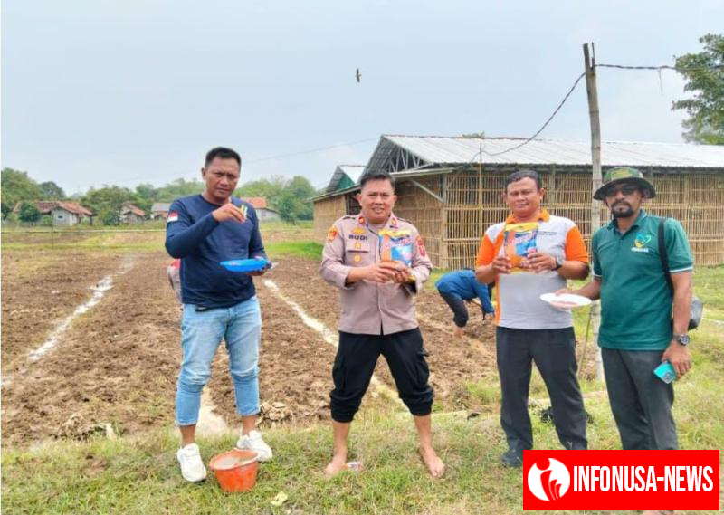 Sinergitas Polri Bersama Warga Desa Gempol Kecamatan Banyusari Kompak Melaksanakan Penanaman Pohon Jagung
