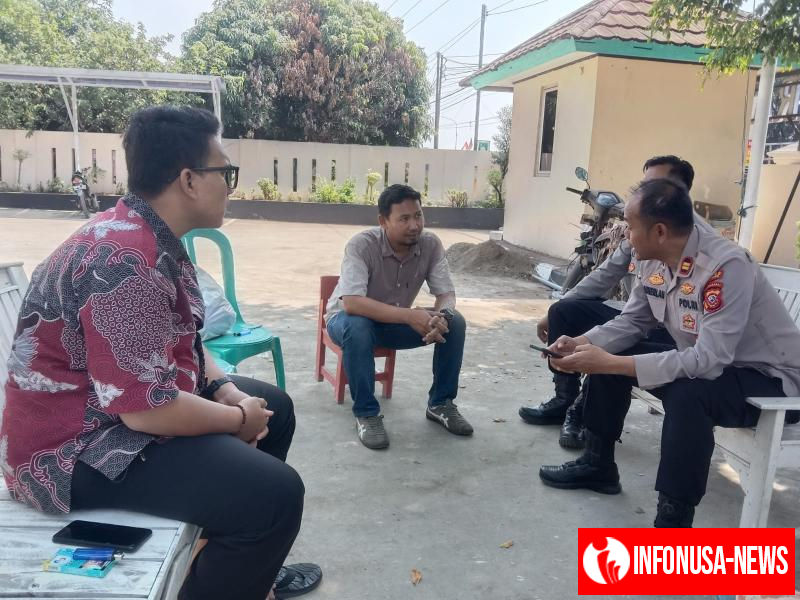 Jalin Komunikasi Kapolsek Kotabaru Iptu Suherlan Bersama Personil Menggelar Jumat Curhat Bersama Kepala Desa Jomin Barat