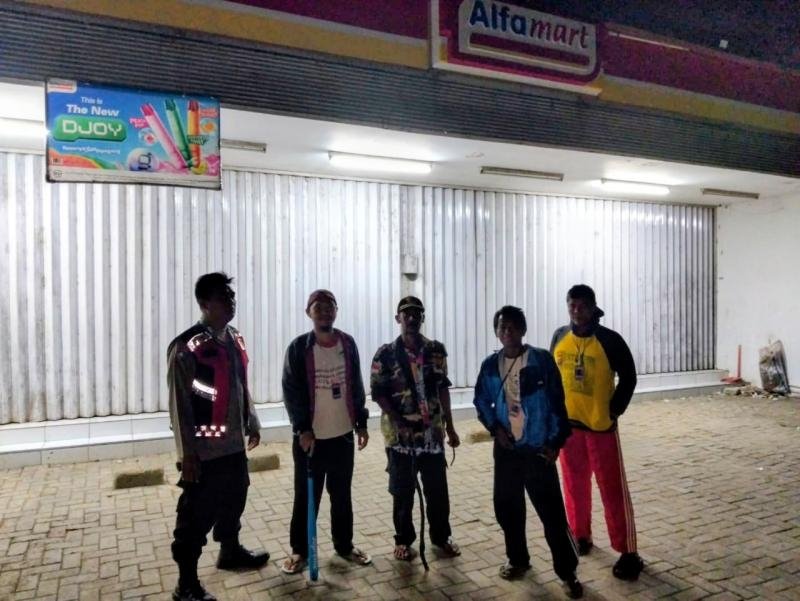 Anggota Polsek Batujaya melaksanakan Patroli Prekat guna Antisipasi terjadinya GU Kamtibmas