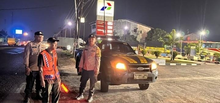 Patroli PREKAT Polsek Jatisari Sambangi SPBU Jatisari, Antisipasi Gangguan Kamtibmas Dini Hari