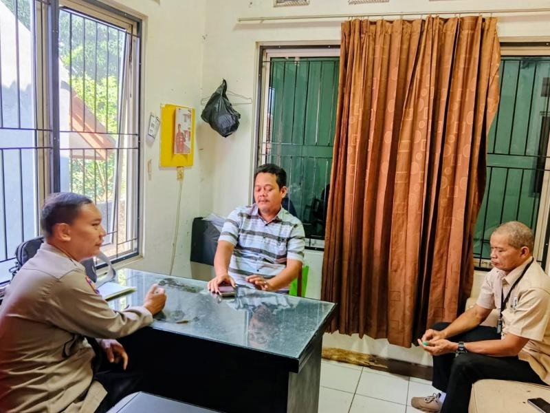Personil Polsek Tegalwaru Gelar Patroli Siang Sambang Kantor Desa Cintawargi Ajak Warga Waspada
