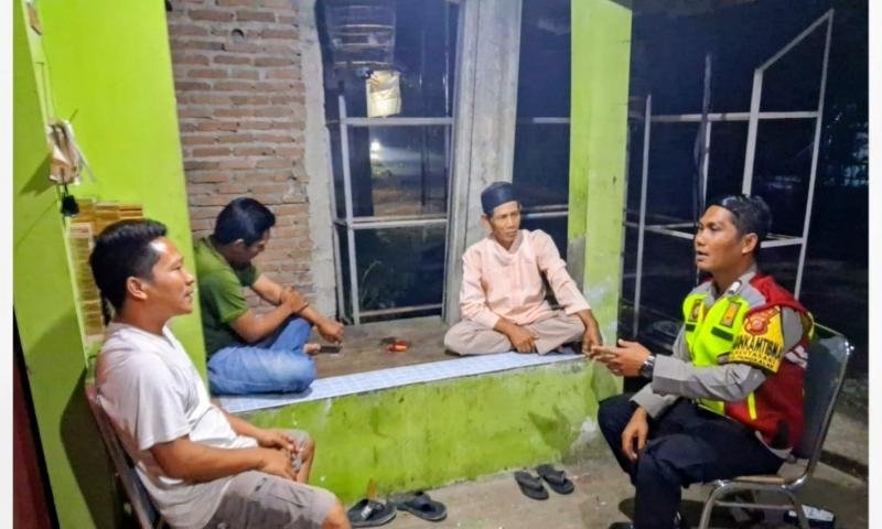Anggota Polsek Pangkalan Laksanakan Sosialisasi Bahaya Judol Kepada Warga Kampung Lamping