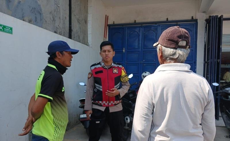 Cegah Aksi Premanisme, Personil Polsek Telagasari Sebar Himbauan Saat Patroli