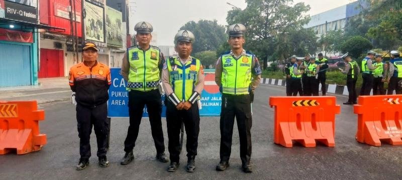 Kamseltibcarlantas, Satlantas Polresta Karawang Jaga Lalu Lintas saat Gelaran Car Free Day Berlangsung