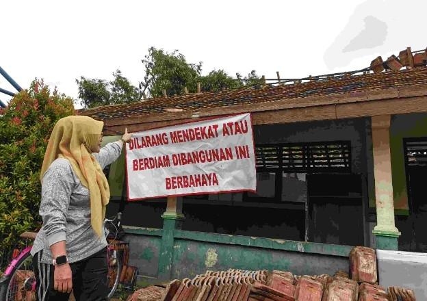 Atap Gedung Lama SMPN 3 Cikarang Selatan Ambruk, Pemkab Bekasi Pastikan KBM Tetap Aman
