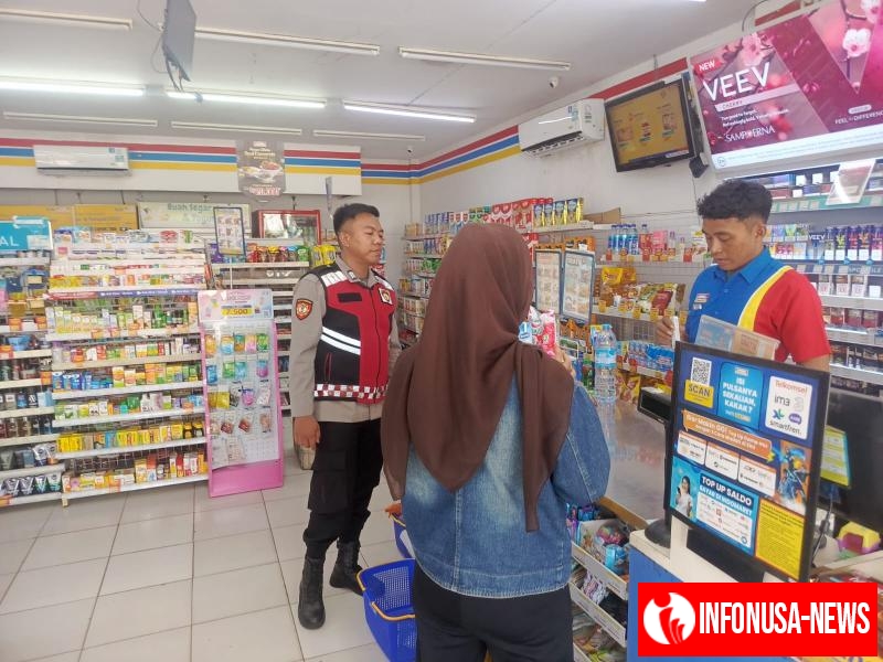 Upaya Personil Polsek Tempuran Cek CCTV minimarket Guna antisifasi gukamtibmas di wilayah hukumnya.
