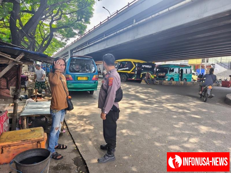 Patroli Siang Polsek Cikampek Pesan Kantibmas Supir Angkot dan Warga Cegah C3 dan Premanisme di Bawah Fly Over Cikampek