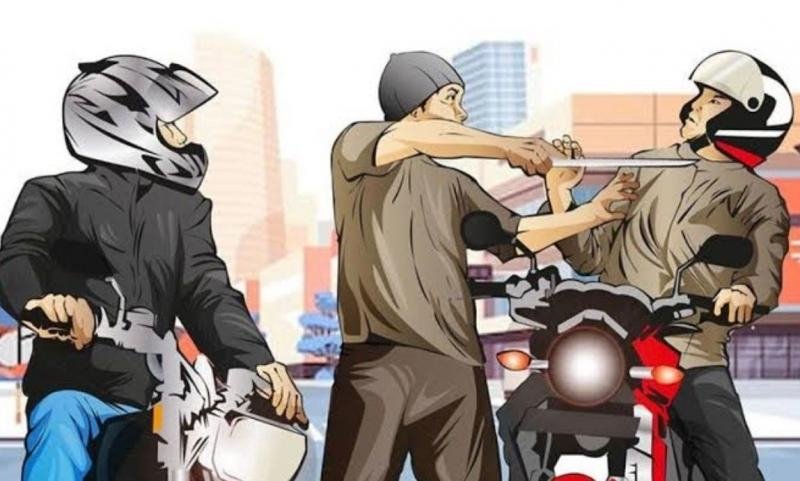 BEGAL BERSENJATA CELURIT DI KARAWANG BABAK BELUR DIHAJAR MASSA USAI BACOK KORBAN