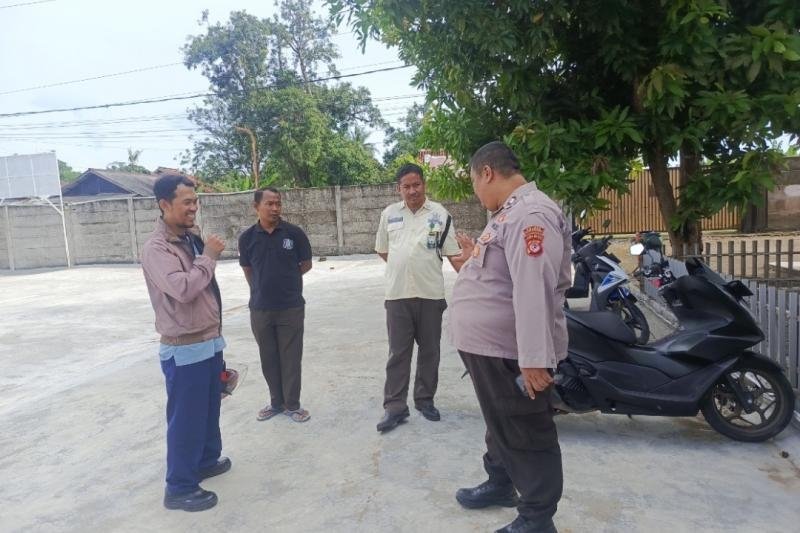 Patroli dialogis dilaksanakan personil Polsek Tempuran Res Karawang, Guna sampaikan pesan kamtibmas kepada masyarakat.