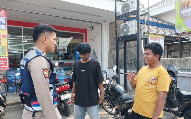 Upaya Anggota Personil Polsek Telagasari Sebar Himbauan Cegah Aksi Premanisme