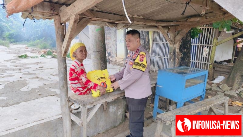 Jumat Berkah Polsek Kotabaru Bagikan Sembako Kepada Warga Kurang Mampu