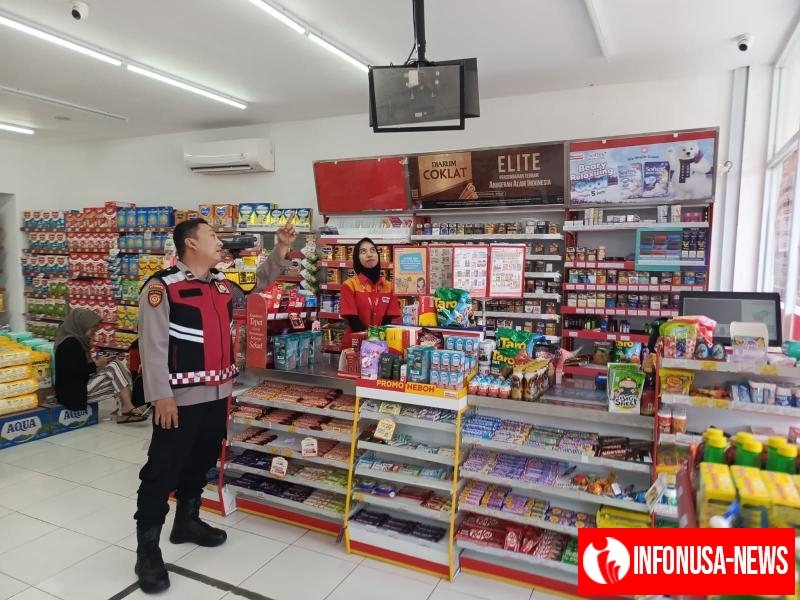 Upaya Kembali Antisipasi C3 dan kerawanan lainnya, Laksanakan patroli ke area minimarket dan pertokoan wilayah hukum polsek tempuran.