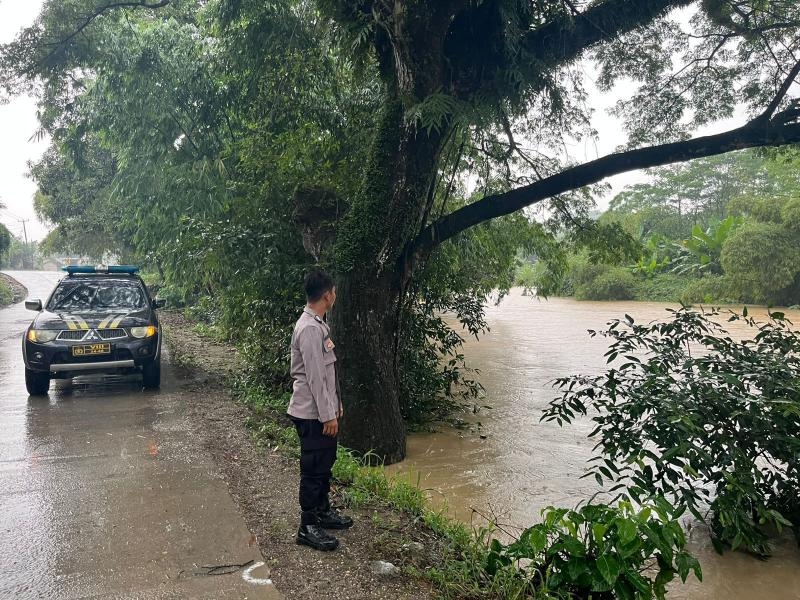 Debit Air Sungai Citarum dan Cibeet Naik ke Siaga 1, Polres Karawang Lakukan Pemantauan Intensif