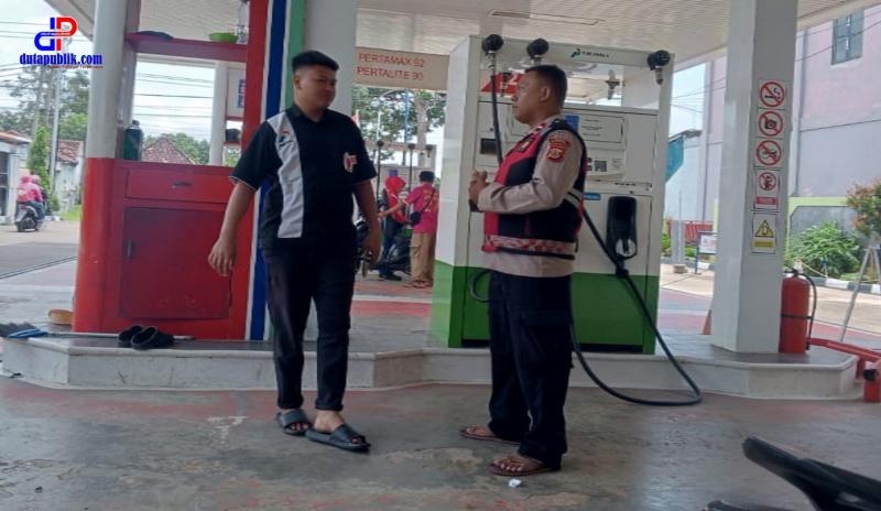 Gencar Upaya Aipda Yuli Roy Personel Polsek Lemahabang Sosialisasikan Layanan Call Center 110 Di Obyek Vital