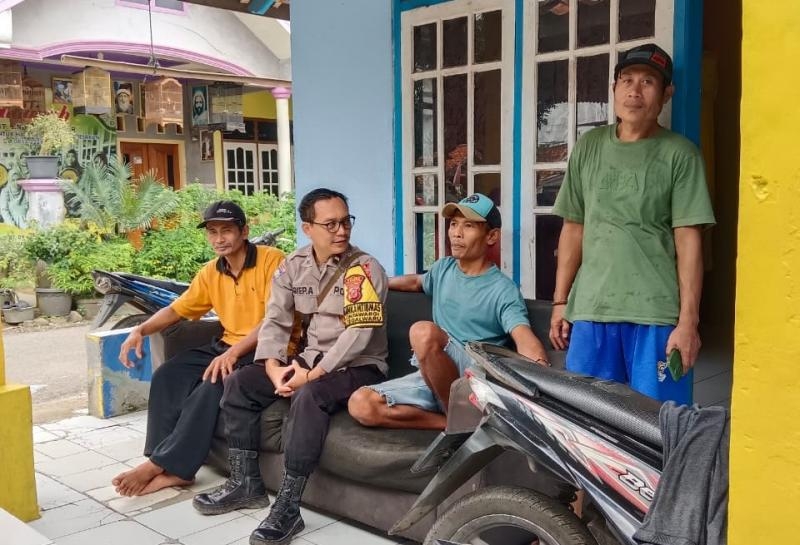 Bhabinkamtibmas Polsek Tegalwaru Sambang Warga Edukasi Humanis Bersama Jaga Kamtibmas