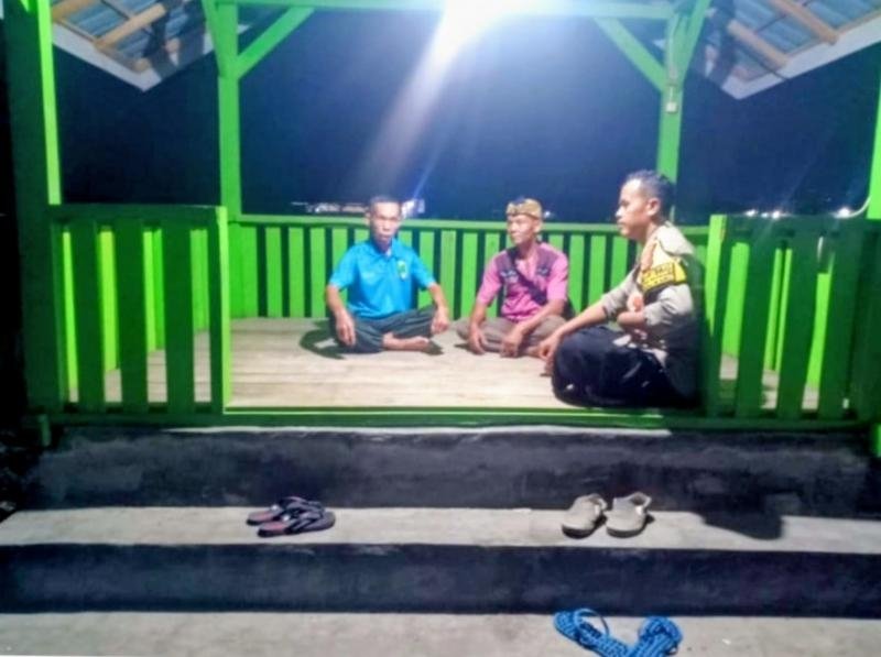 Bhabinkamtibmas Polsek Tegalwaru Sapa Warga di Desa Cigunungsari Ajak Peduli Kamtibmas