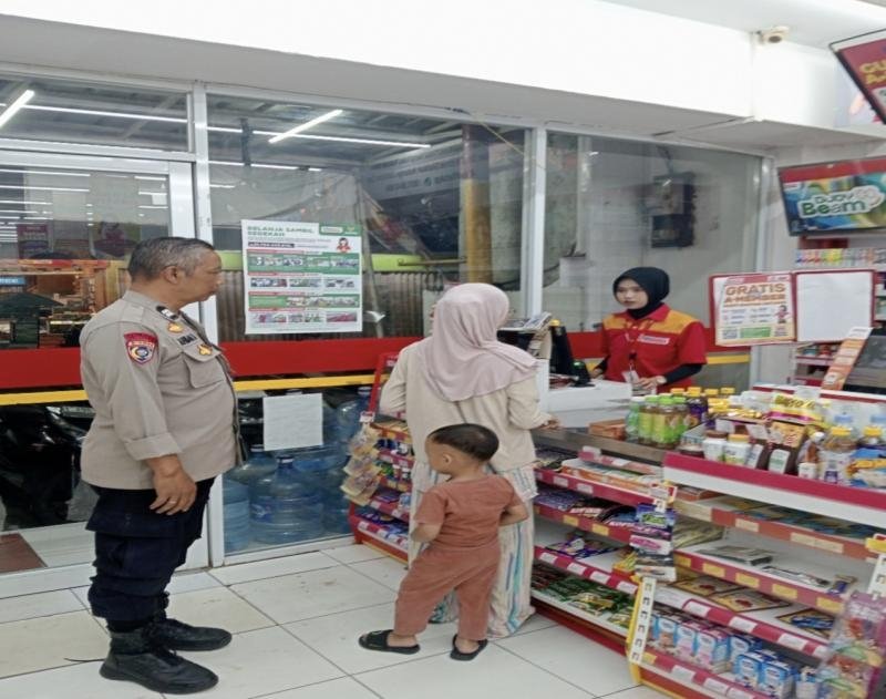 Personil Polsek Tegalwaru Giat Patroli Malam Sambang Minimarket Loji Ajak Warga Waspada Aksi C3