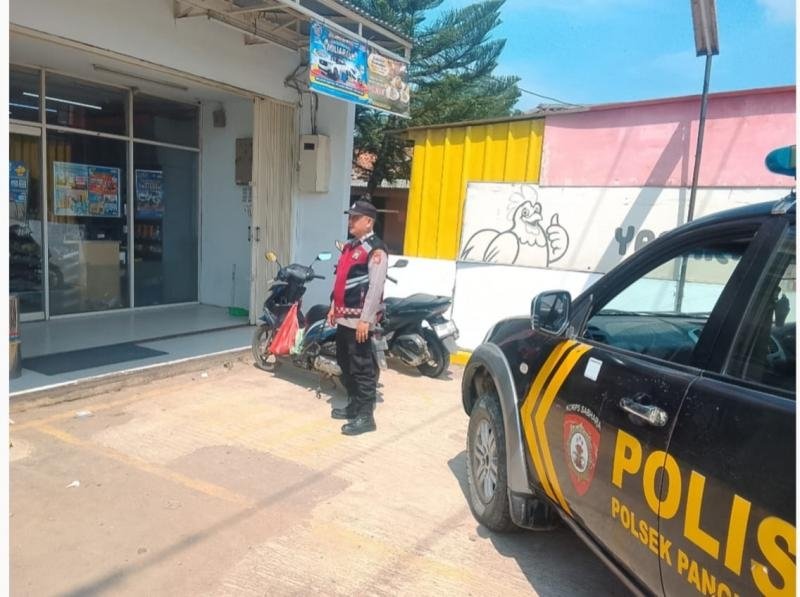 Polsek Pangkalan Gelar Patroli Prekat, Jangkau Keamanan di Lokasi Pertokoan Minimarket