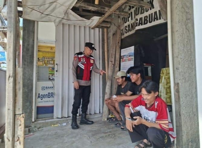Personil Polsek Tegalwaru Giat Patroli Siang Cegah Pekat Sambang Warga Imbau Patuhi Kamtibmas