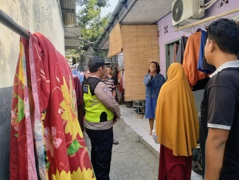 Kesalahpahaman Antar Tetangga Diselesaikan Musyawarah, Bhabinkamtibmas Hadir Jaga Kamtibmas