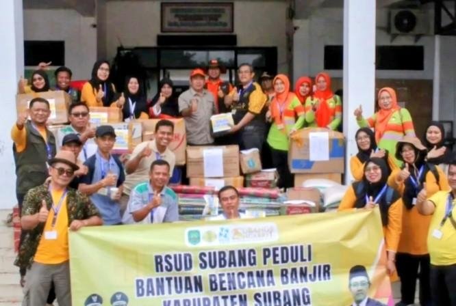 Hadir di Tengah Derita, RSUD Subang dan Dharma Wanita Salurkan Bantuan untuk Korban Banjir Pantura