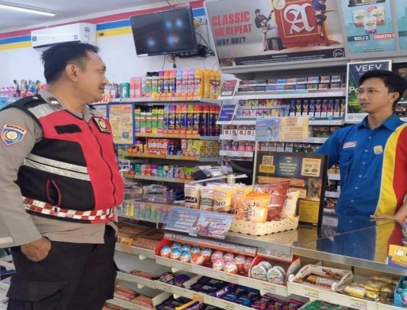Upaya Lakukan Giat Patroli Perekat Supermarket Indomaret Gempol Guna Antisipasi Kejahatan