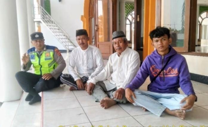 Dengarkan Saran dan Keluhan Masyarakat, Polsek Rengasdengklok Gelar "Jumat Curhat" di Masjid Besar Kecamatan Rengasdengklok