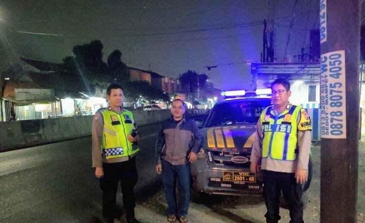 Antisipasi 3C dan Tawuran, Personel Polsek Klari Patroli Blue Light Dinihari di Jalan Raya Kosambi