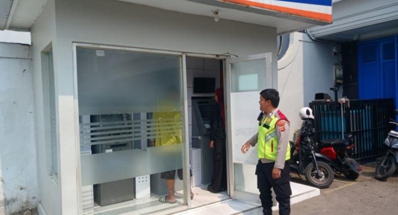 Ciptakan Situasi Aman, Personel Polsek Lemahabang Laksanakan Patroli KRYD Di Obyek Vital