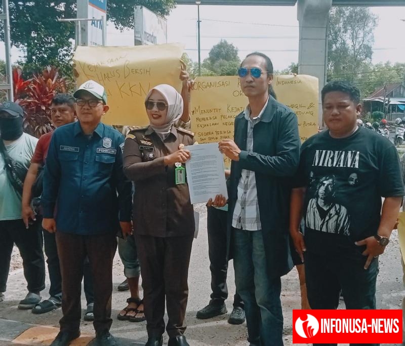 Puluhan Massa DPP LSM ORASI Geruduk Kantor Kajati Sumsel Melaporkan Dugaan KKN pada Proyek Perluasan Gedung Kantor Kajari OKI Sebesar 14.9 Milyard