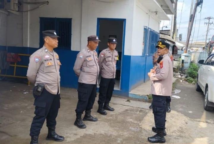 Kapolsek Klari Pimpin Apel dan Pengamanan Keberangkatan Federasi Serikat Buruh Kekaryaan Aksi UNRAS di Pemda Karawang