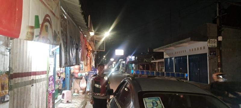 Patroli KRYD Malam, Personil Polsek Klari Lakukan Patroli Pemukiman Warga