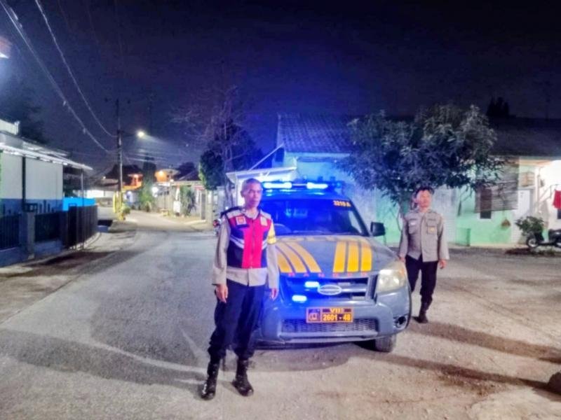 Personel Patroli Malam Polsek Klari Pastikan Situasi MBG di Desa Duren Aman dan Kondusif