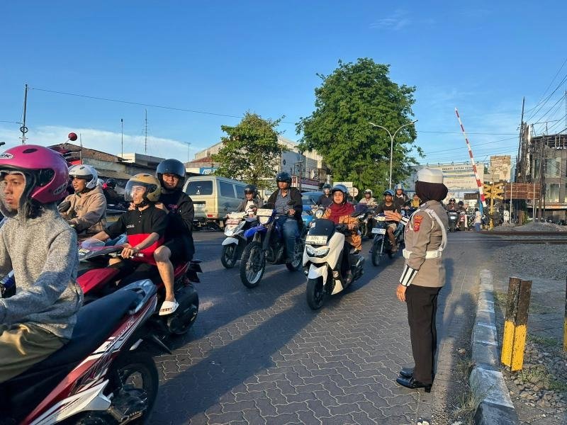 Upaya Polantas di Karawang Antisipasi Kemacetan hingga Laka Lantas di Jalan Raya, melalui Kegiatan Gatur Lalin